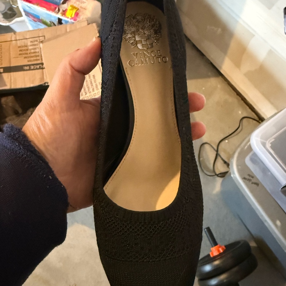 Vince Camuto Black Heels with Pointed Toe and Medium Heel